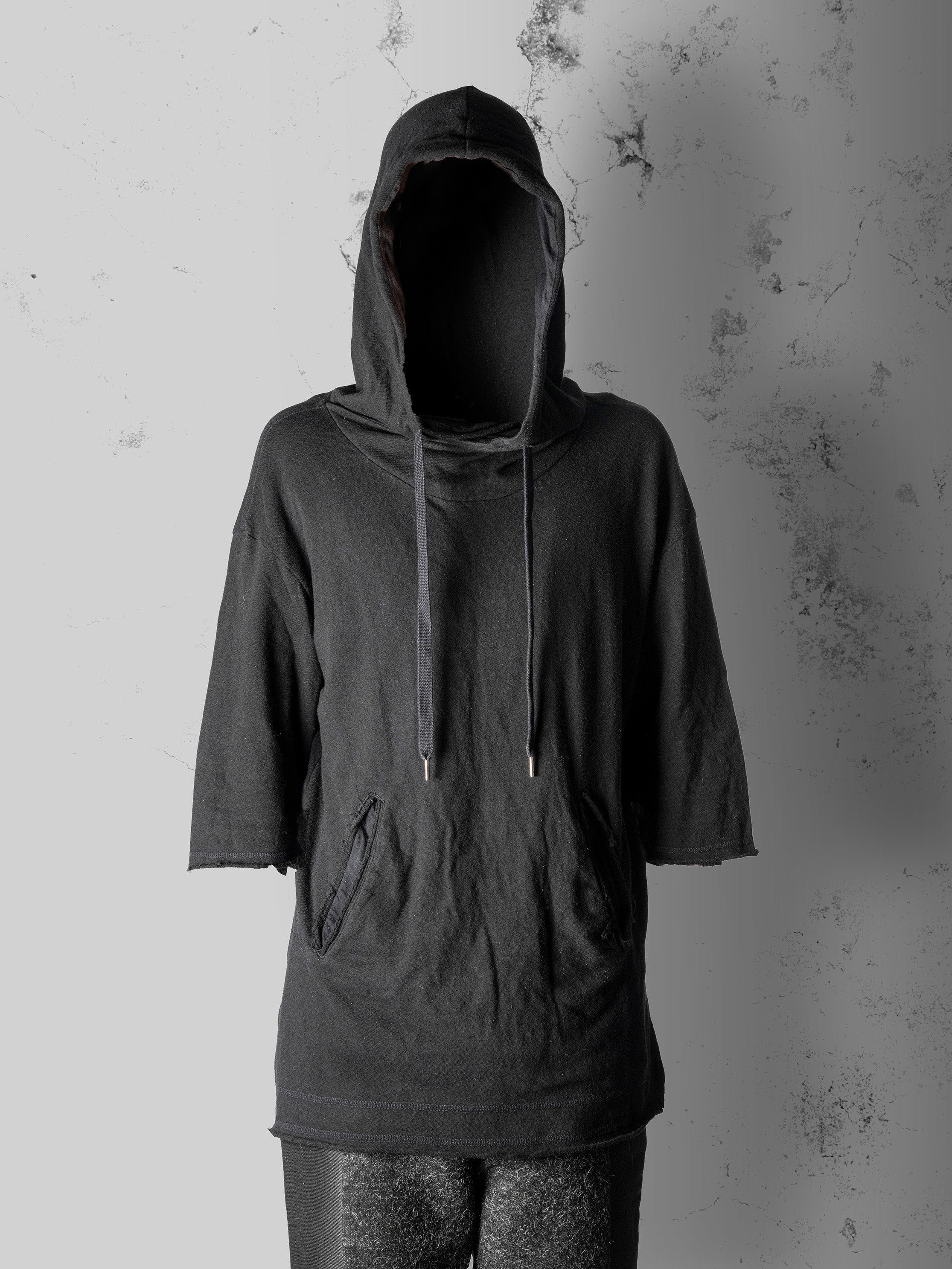 SLEEVLESS HOODIE