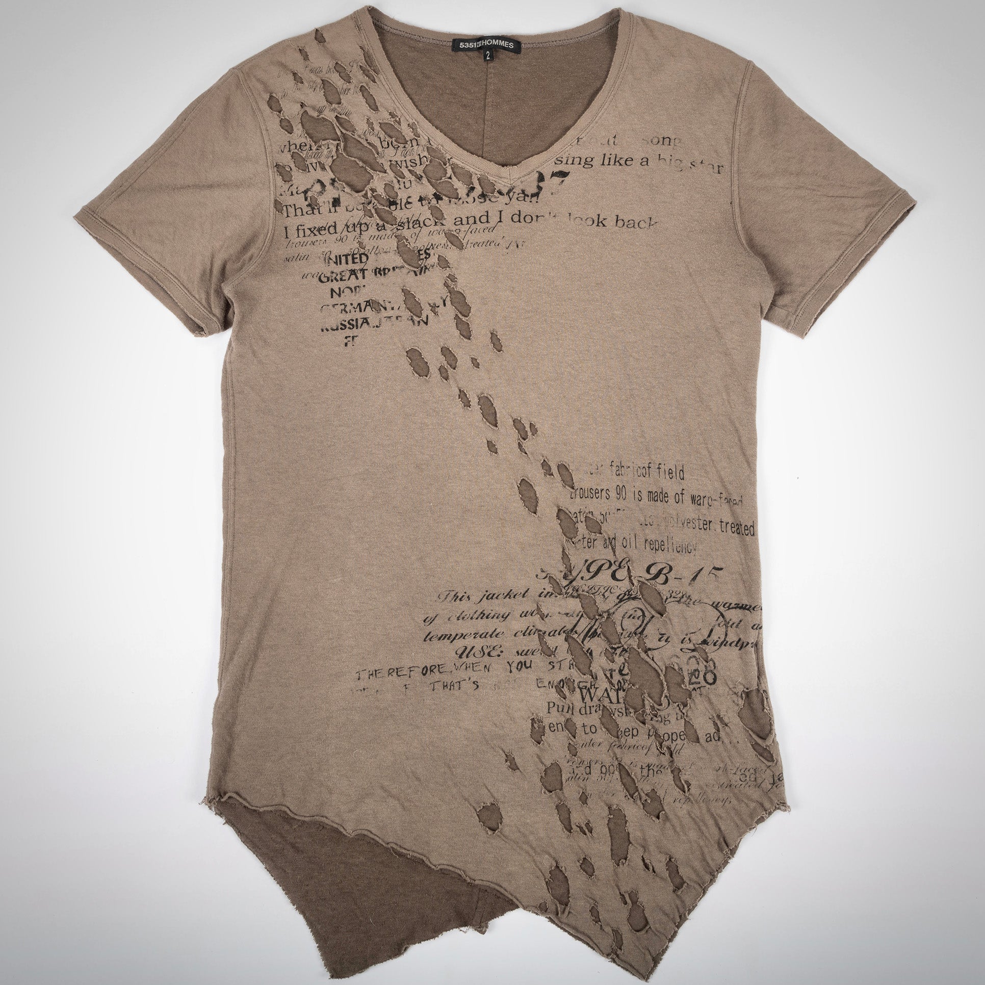 5351POUR LES HOMMES:ASYMMETRICAL DISTRESSED T-SHIRT