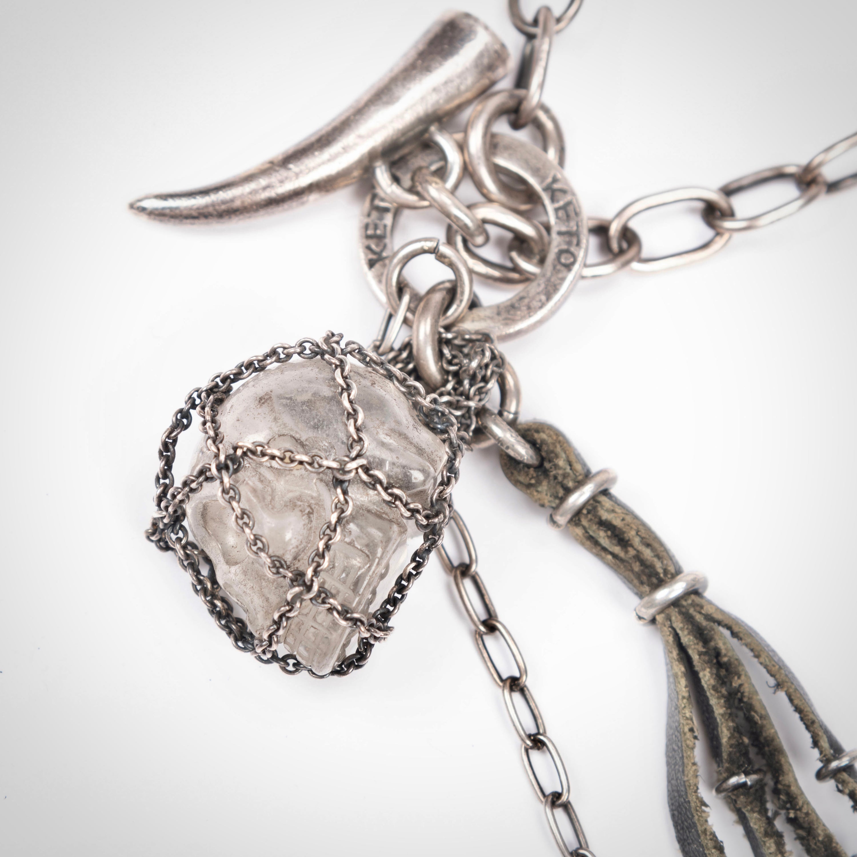 KETO:GLASS SKULL NECKLACE