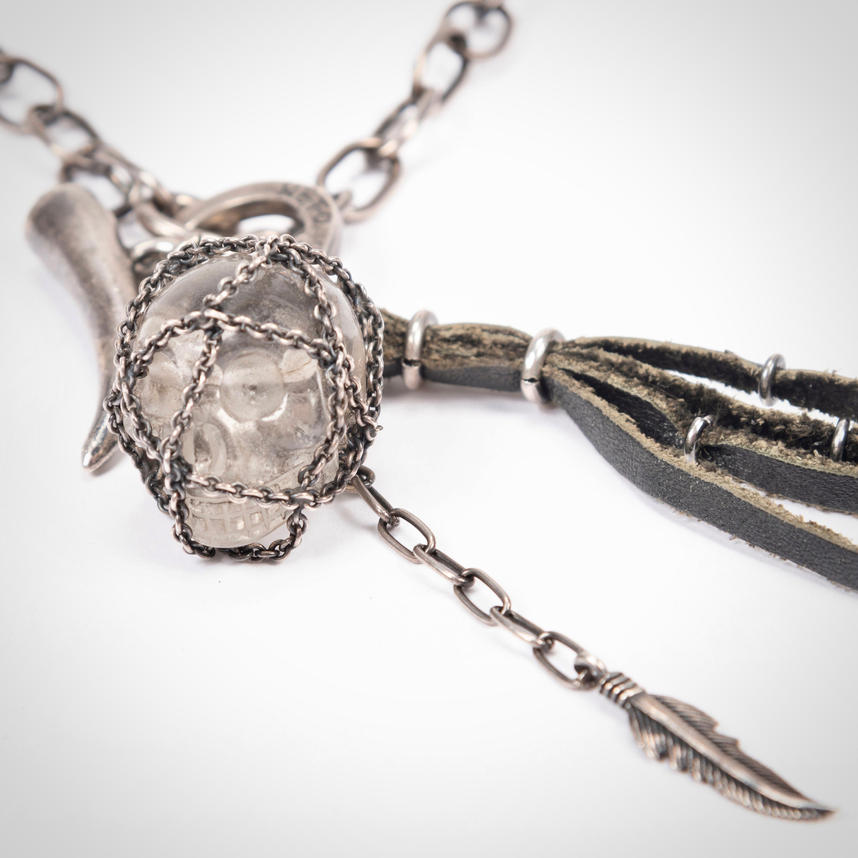 KETO:GLASS SKULL NECKLACE