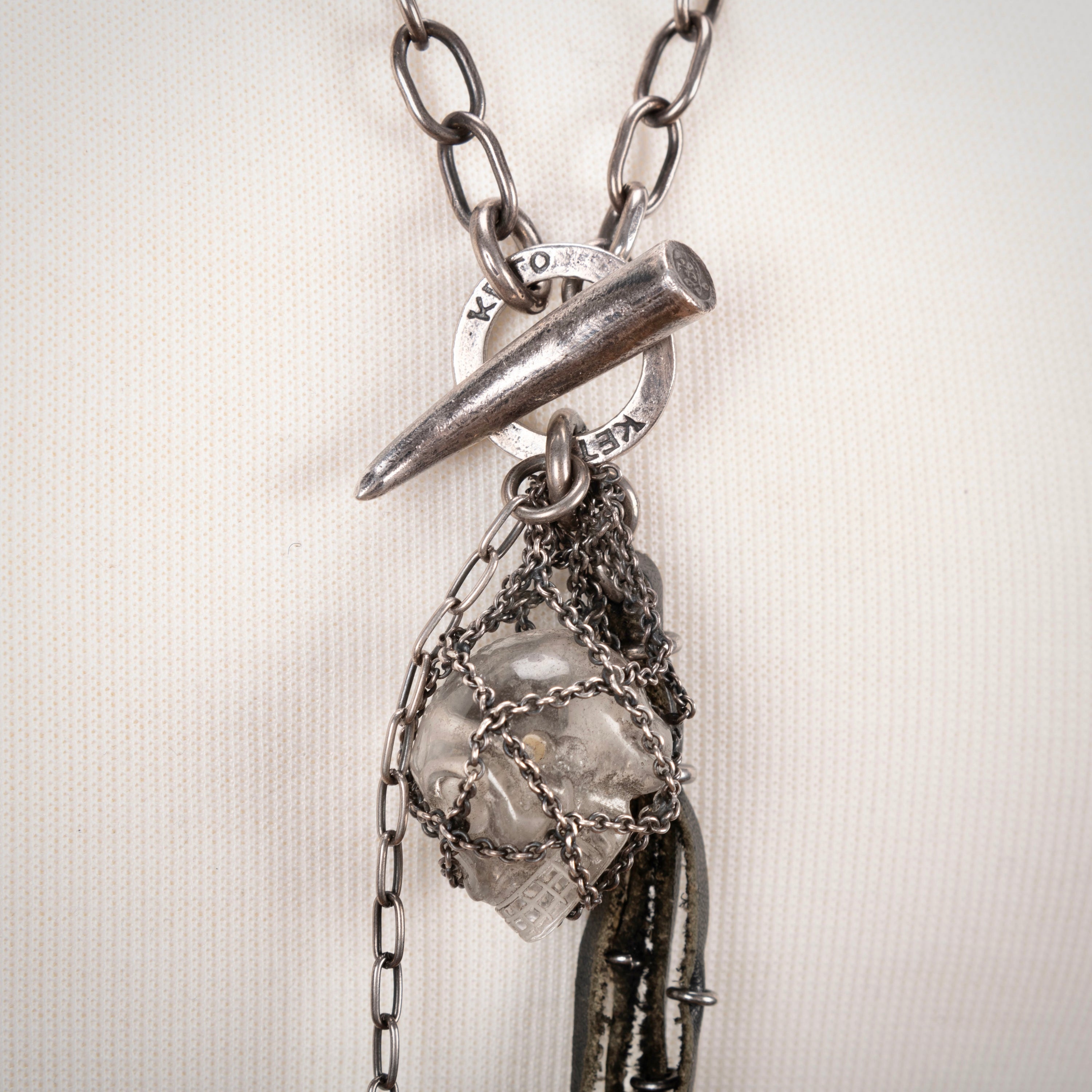KETO:GLASS SKULL NECKLACE